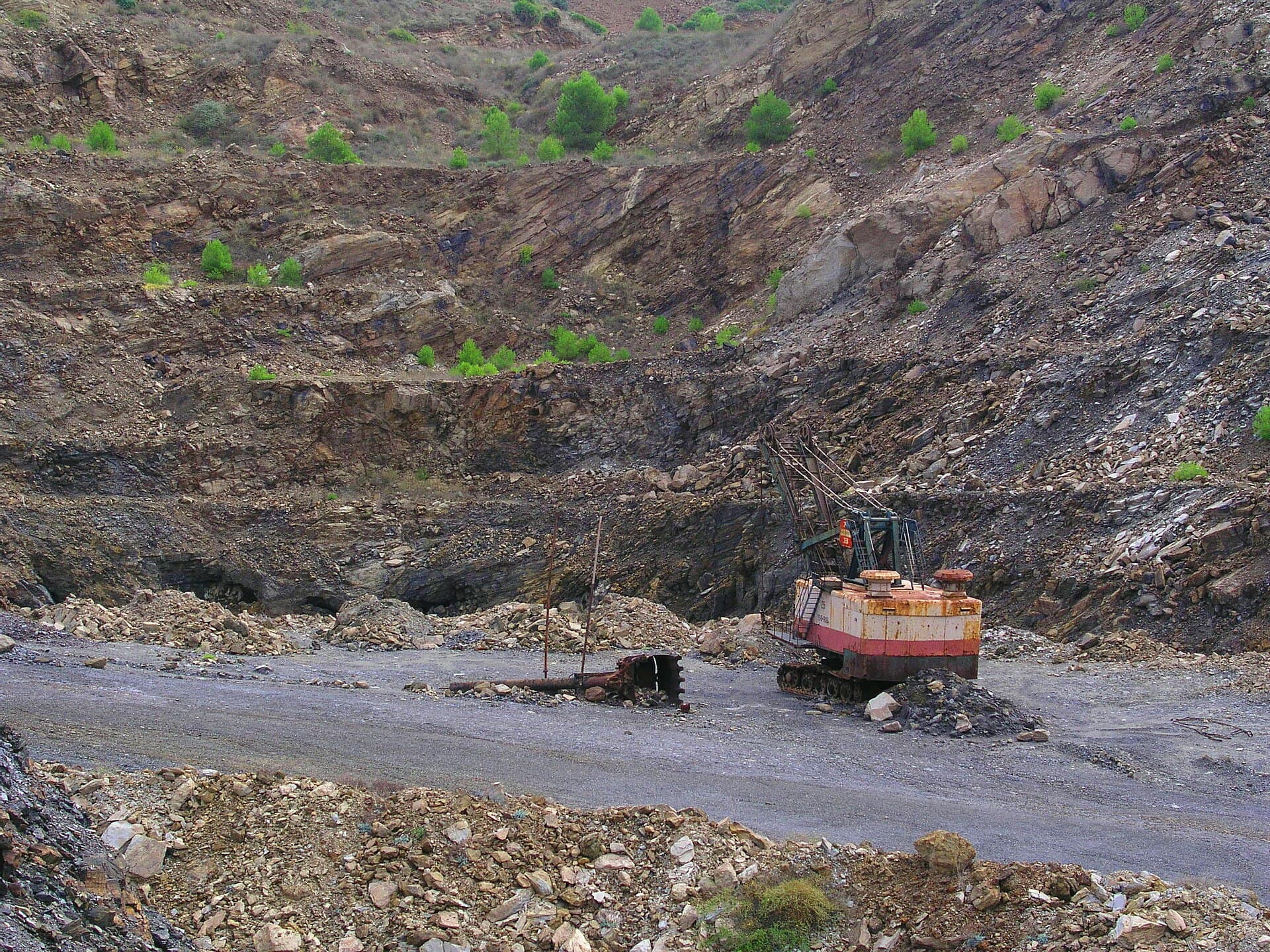 Minería Marchita, silencio, la naturaleza se encarga. - panoramio